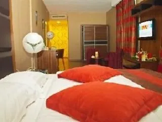 Day Inn Hotel & Suites, Akabe